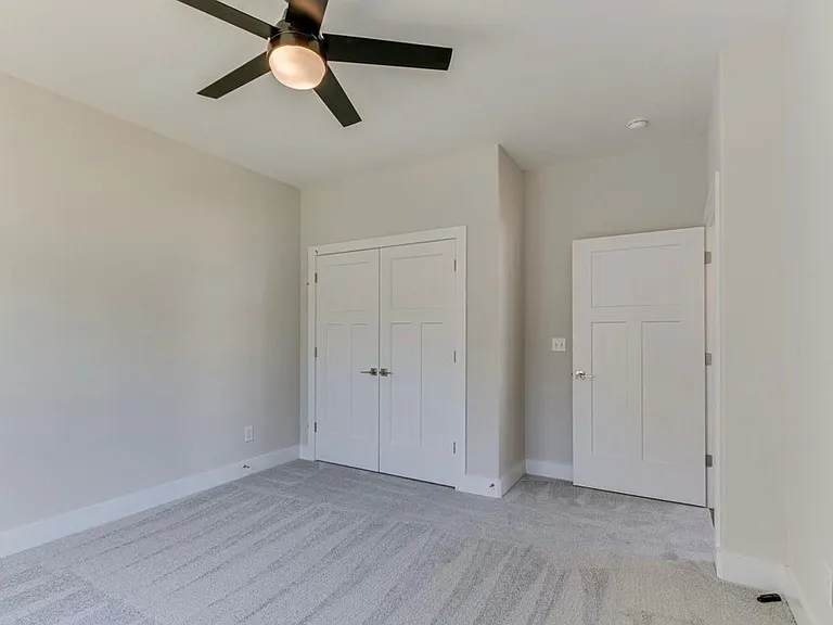 734 Lee St — Photo 17