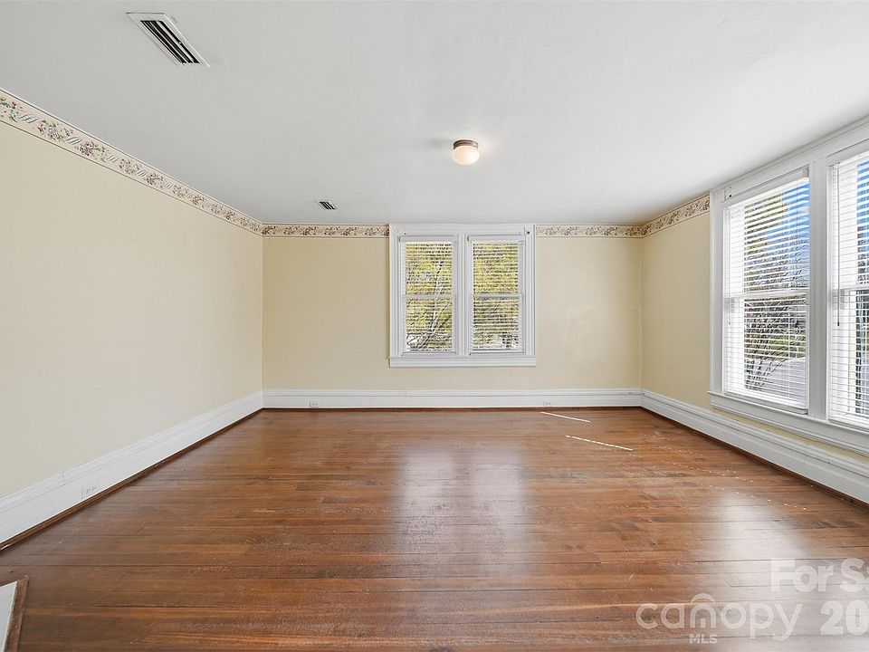 26th image of 121 5th Ave NE