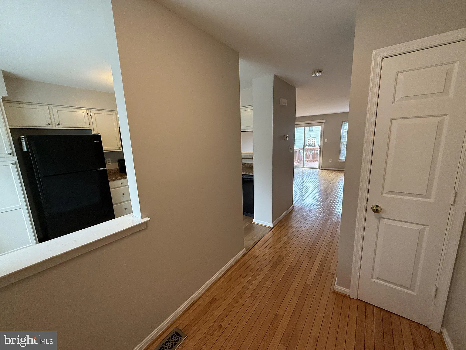 3 bed, 3.5 bath, 1904 sqft, $2,650 — Photo 2