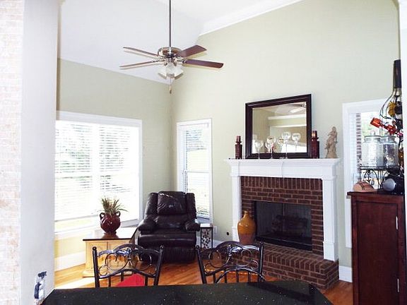 4th image of 275 Lee Road 451