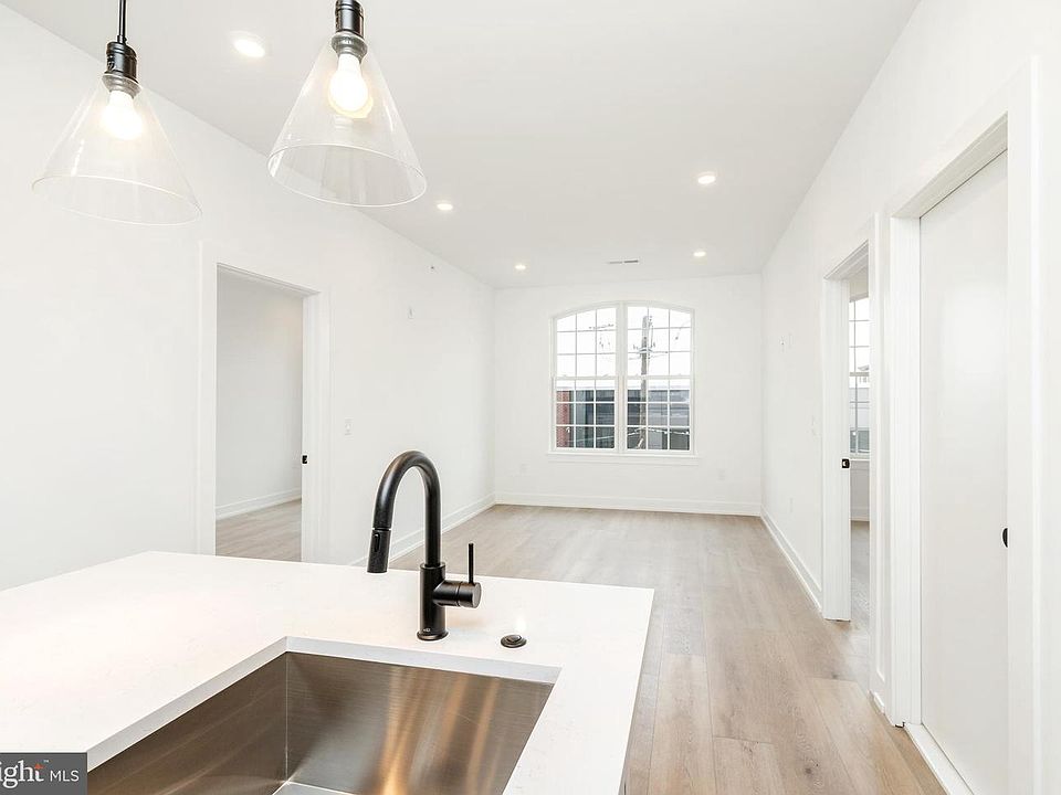 1st image of 2002 Frankford Ave #302