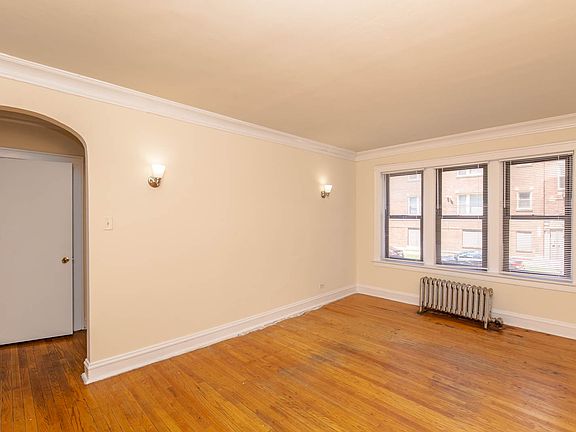 3rd image of 1039 E 80th St APT 1