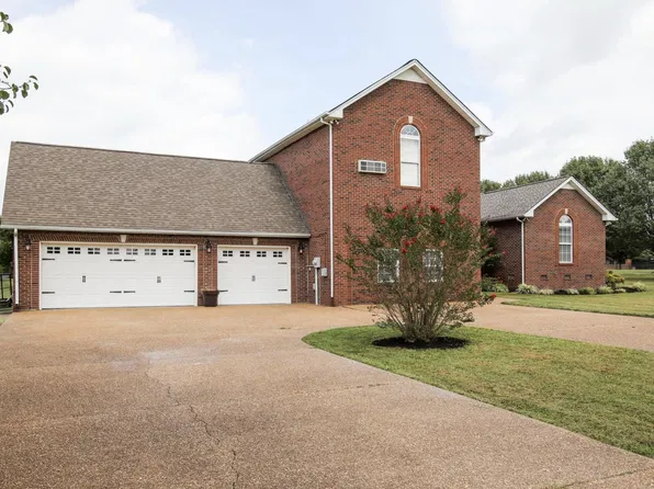 305 Lyon Dr, Portland, TN 37148