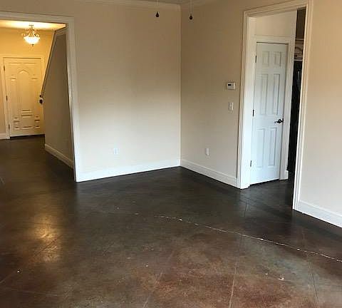 2nd image of 1736 W Creekmore Dr