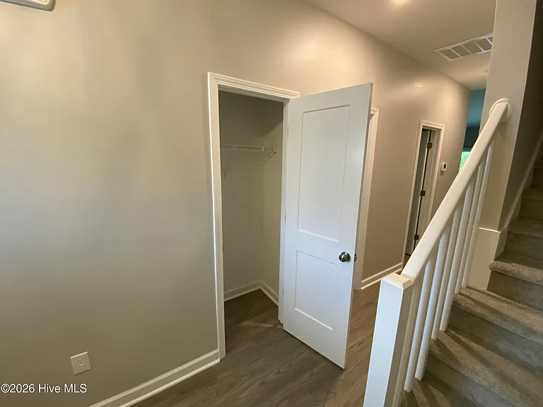 155 Lincoln Place Cir — Photo 3