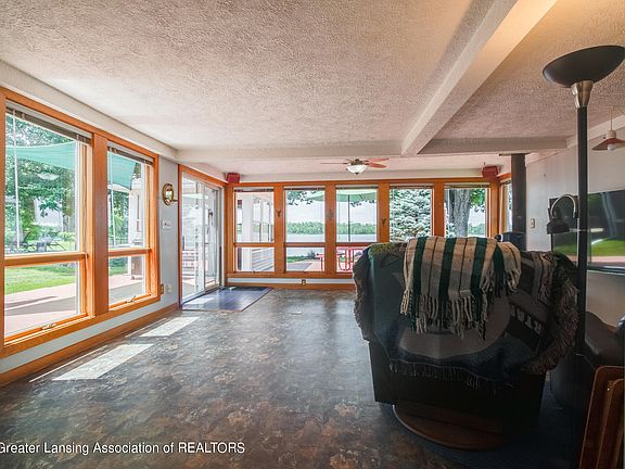 2nd image of 9344 Oakdale Dr