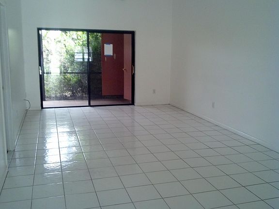 4th image of 1260 Parkside Green Drive E #E
