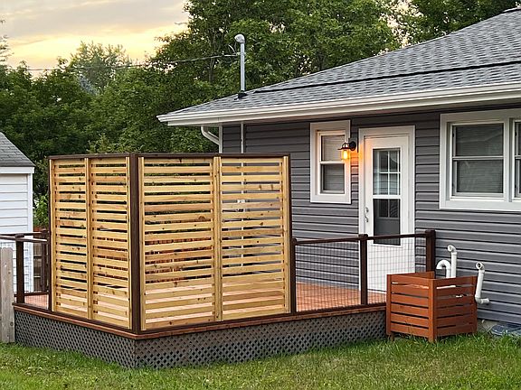 Deck with privacy screen