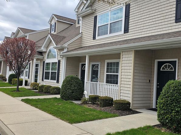 1502 Willow Ln, Valley Stream, NY 11580