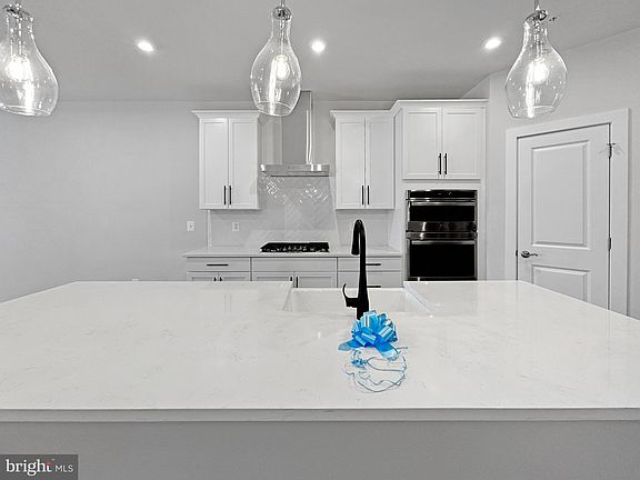 5th image of 22215 Plover St