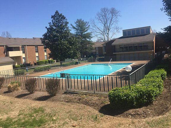 Easy walk to the beautiful pool!