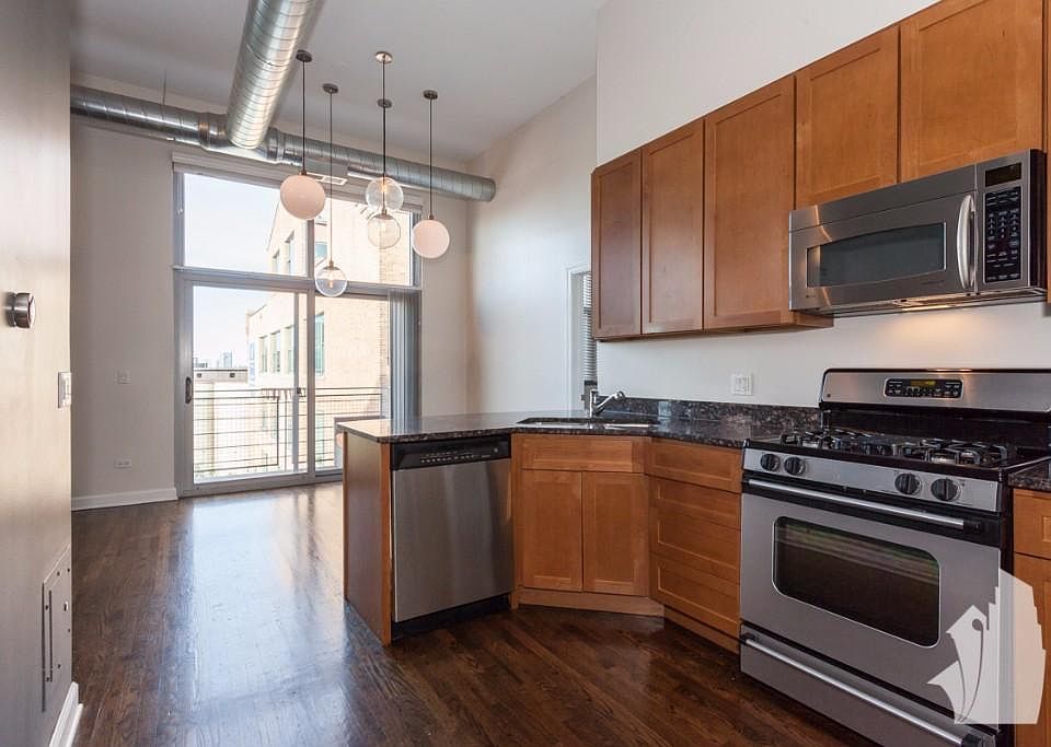 1st image of 824 W Superior St #609F