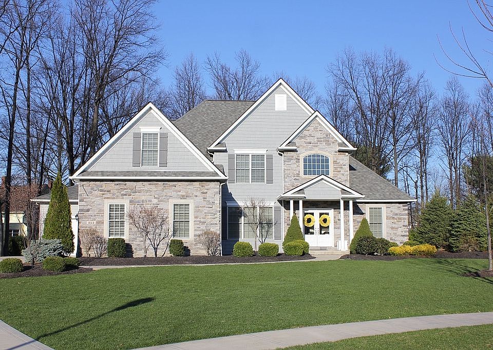 1st image of 285 Finestera Ln