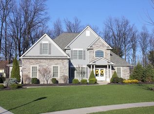 285 Finestera Ln, Avon Lake, OH 44012