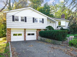 499 Stratton Rd, New Rochelle, NY 10804