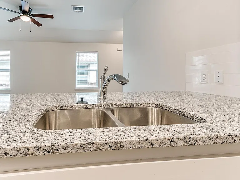 3705 N Divis Ave — Photo 51
