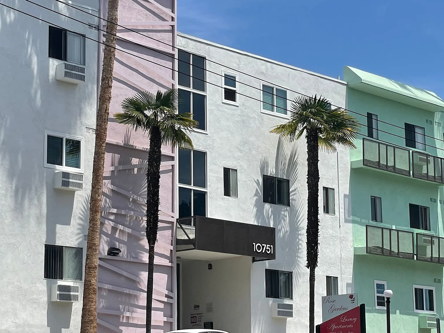 The Diplomat Apartments — Photo 2