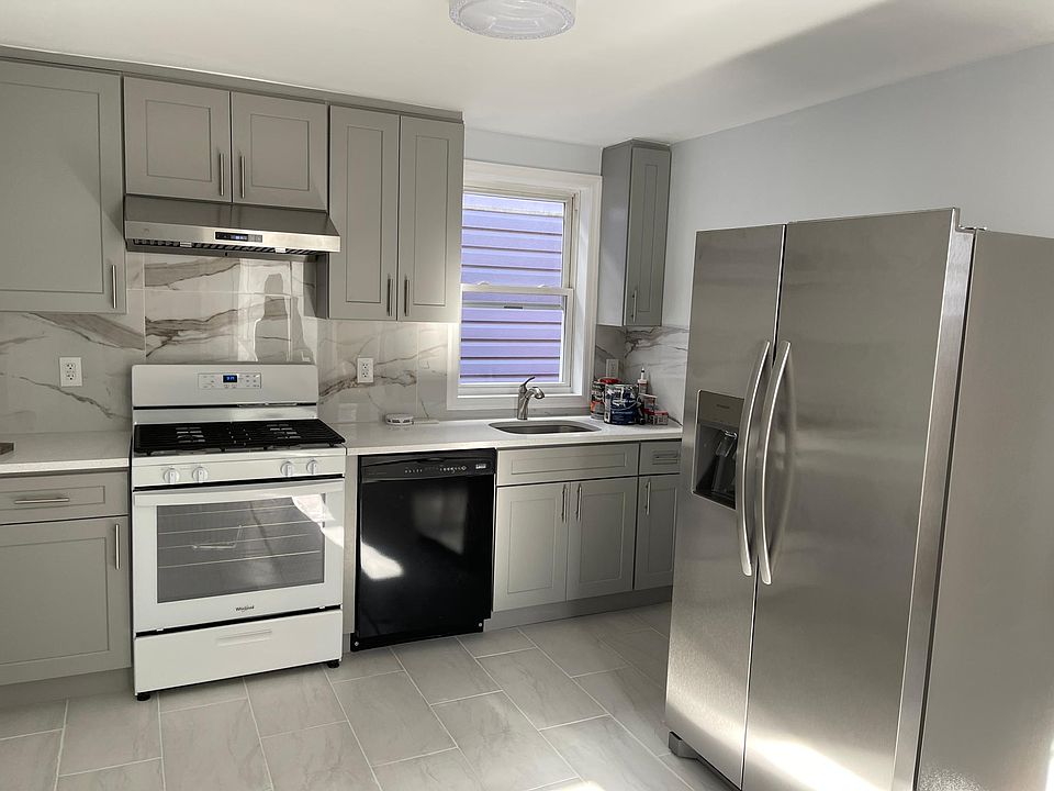 1st image of 52-51 72nd Pl Floor 2