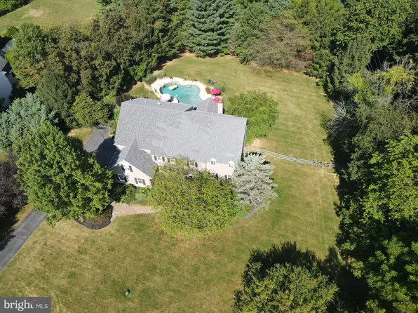 2 Ivy Ln, Chester Springs, PA 19425