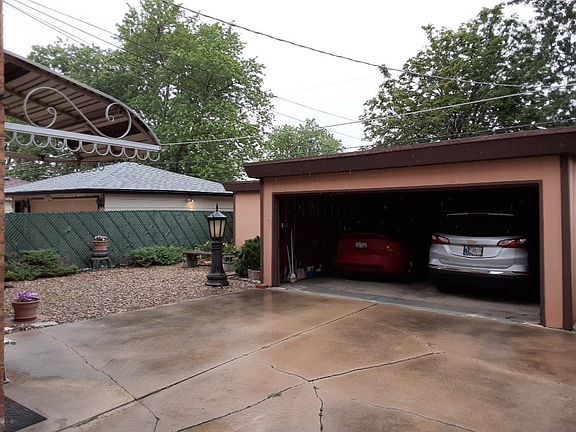 4th image of 309 Crandon Ave