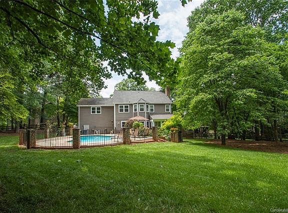 3rd image of 9023 Stourbridge Dr