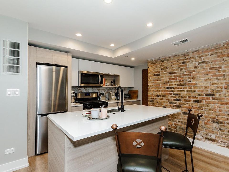 1st image of 448 W Barry Ave #G03