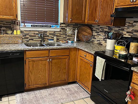 2nd image of 3512 Hedge Dr NE