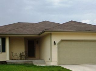 412 SE 44th St, Topeka, KS 66609