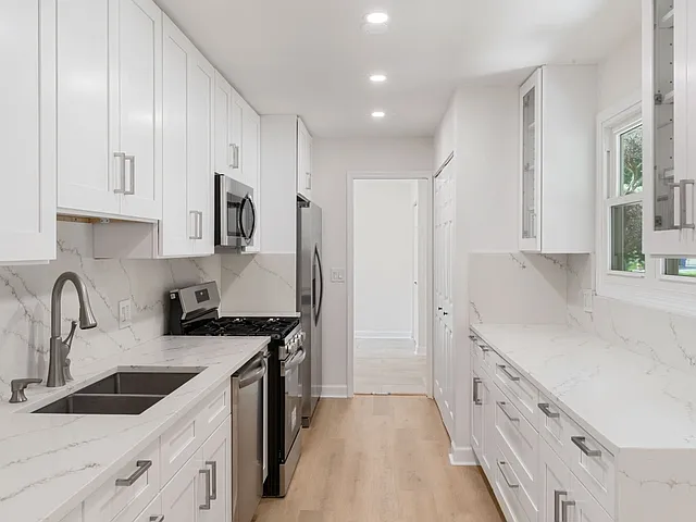 329 Marion Ct — Photo 33