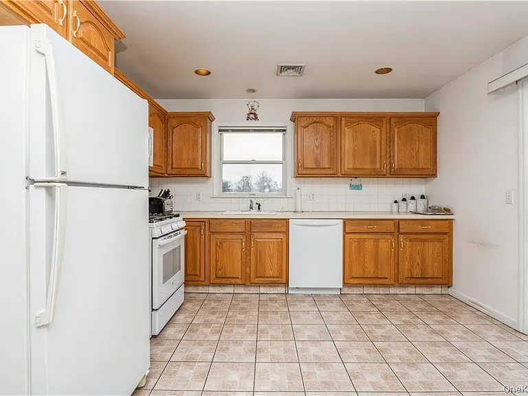 Victoria Ln — Photo 3
