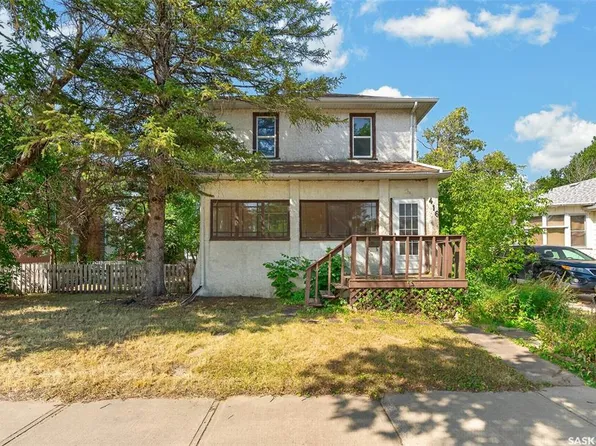 416 5th AVENUE NW, Moose Jaw, SK S6H 3X9
