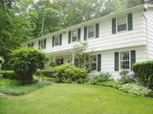 35 Chipping Rdg, Fairport, NY 14450