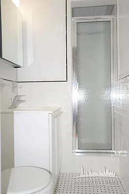 Rented by Manhattan Realty Group | media 7