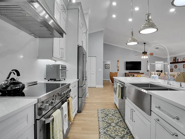 1313 Brampton Cv — Photo 19