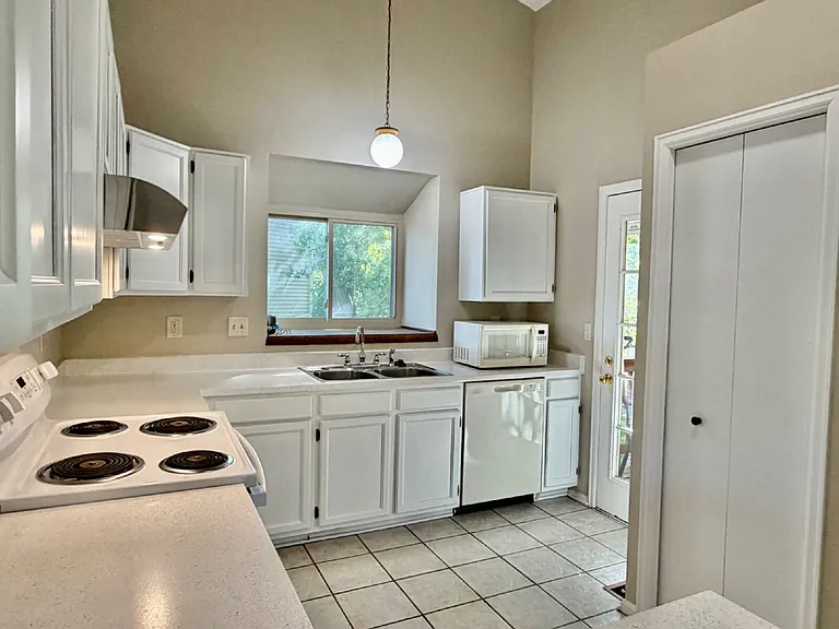 8599 Rabbitbrush Way — Photo 12