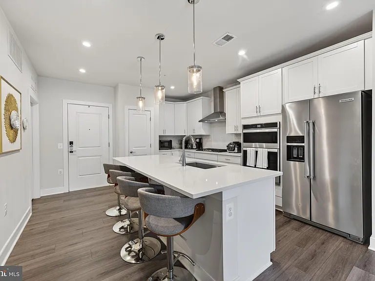 102 Saint Ives Pl #305 — Photo 4