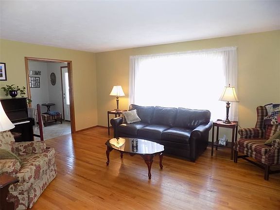 4th image of 12 Highland Dr