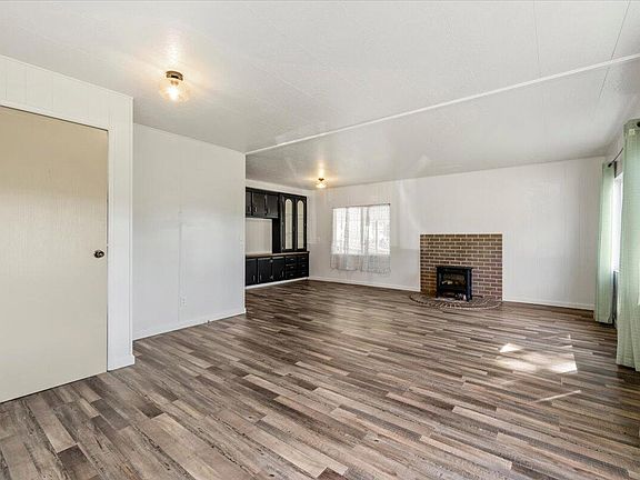 3rd image of 1194 Freshwater Rd