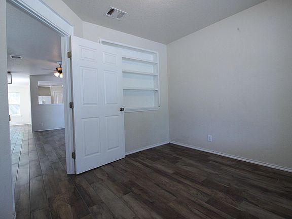 3rd image of 218 Adelaide Oaks