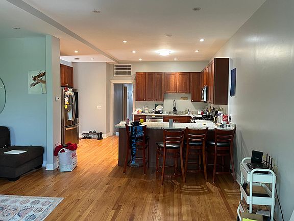 5th image of 1538 N Oakley Blvd #3