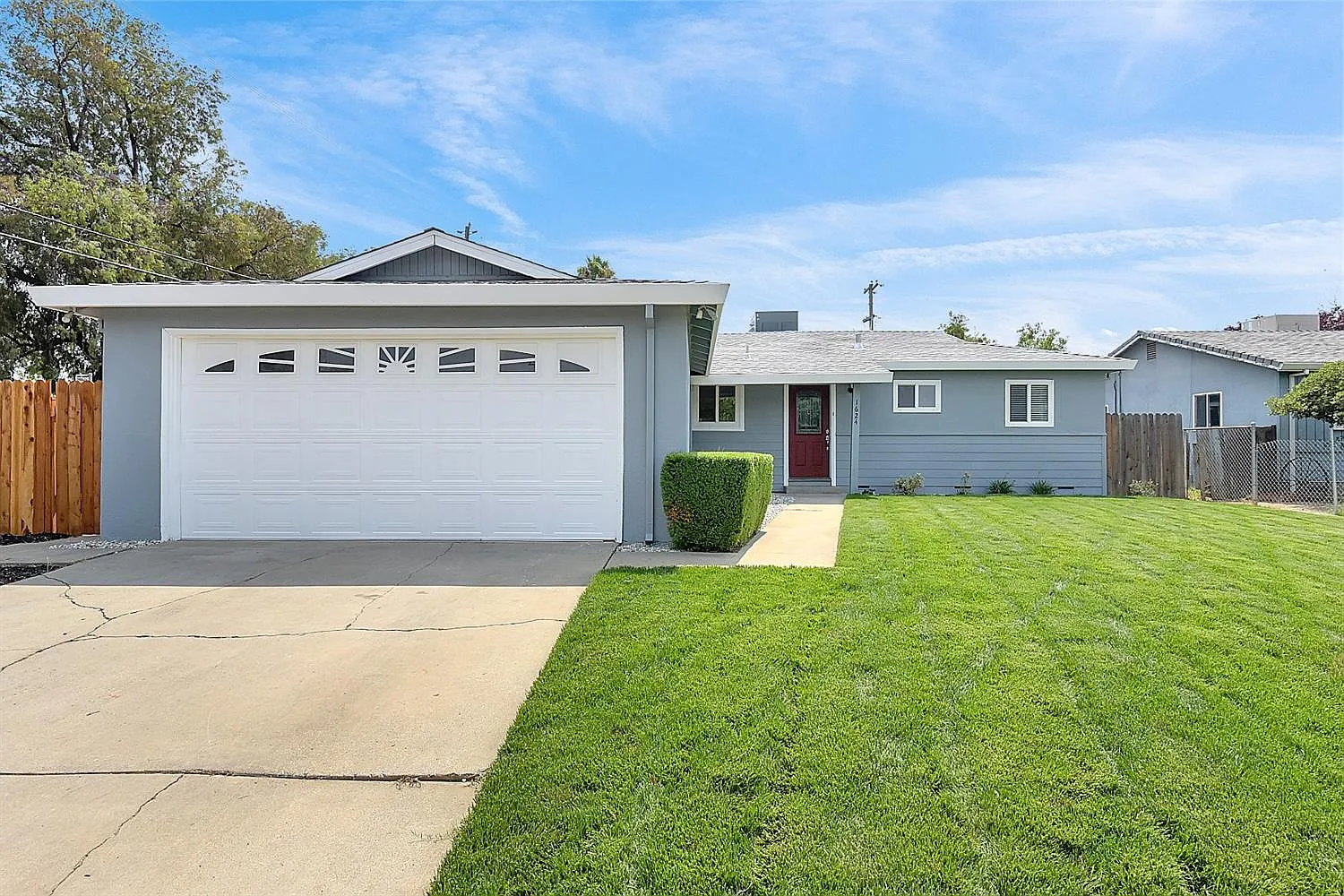 1624 Catalpa St photo 1