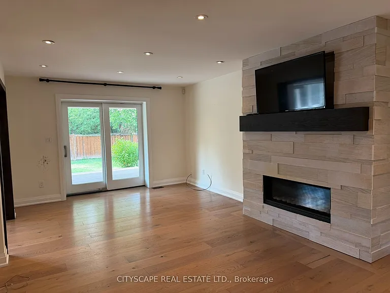 2009 Waters Edge Dr — Photo 34