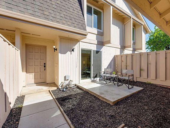 3rd image of 11032 Firethorne Dr