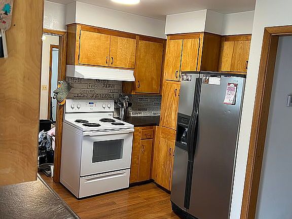 3rd image of 823 Campbell Dr