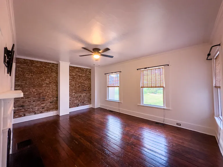 117 E Vine St — Photo 39