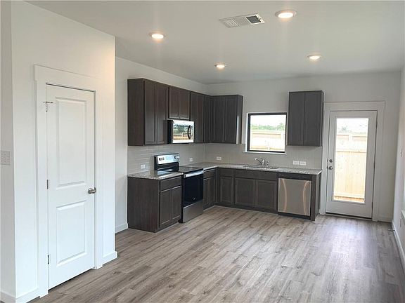 4th image of 283 Fieldwood Dr #D