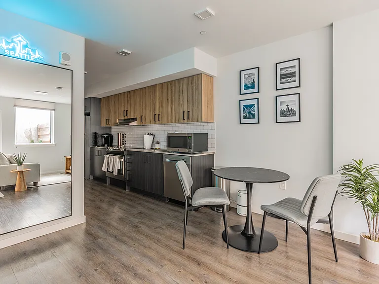 319 Queen Anne Ave N #104 — Photo 7