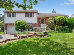 5 Clark St, Plainview, NY 11803