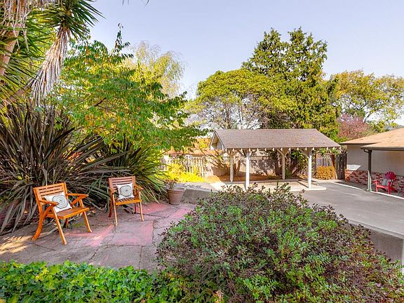 3rd image of 210 El Sereno Dr