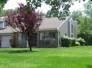 106 Hidden Ponds Cir, Smithtown, NY 11787